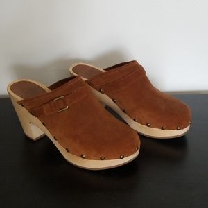 Gap clogs brown size 9 with wooden heel